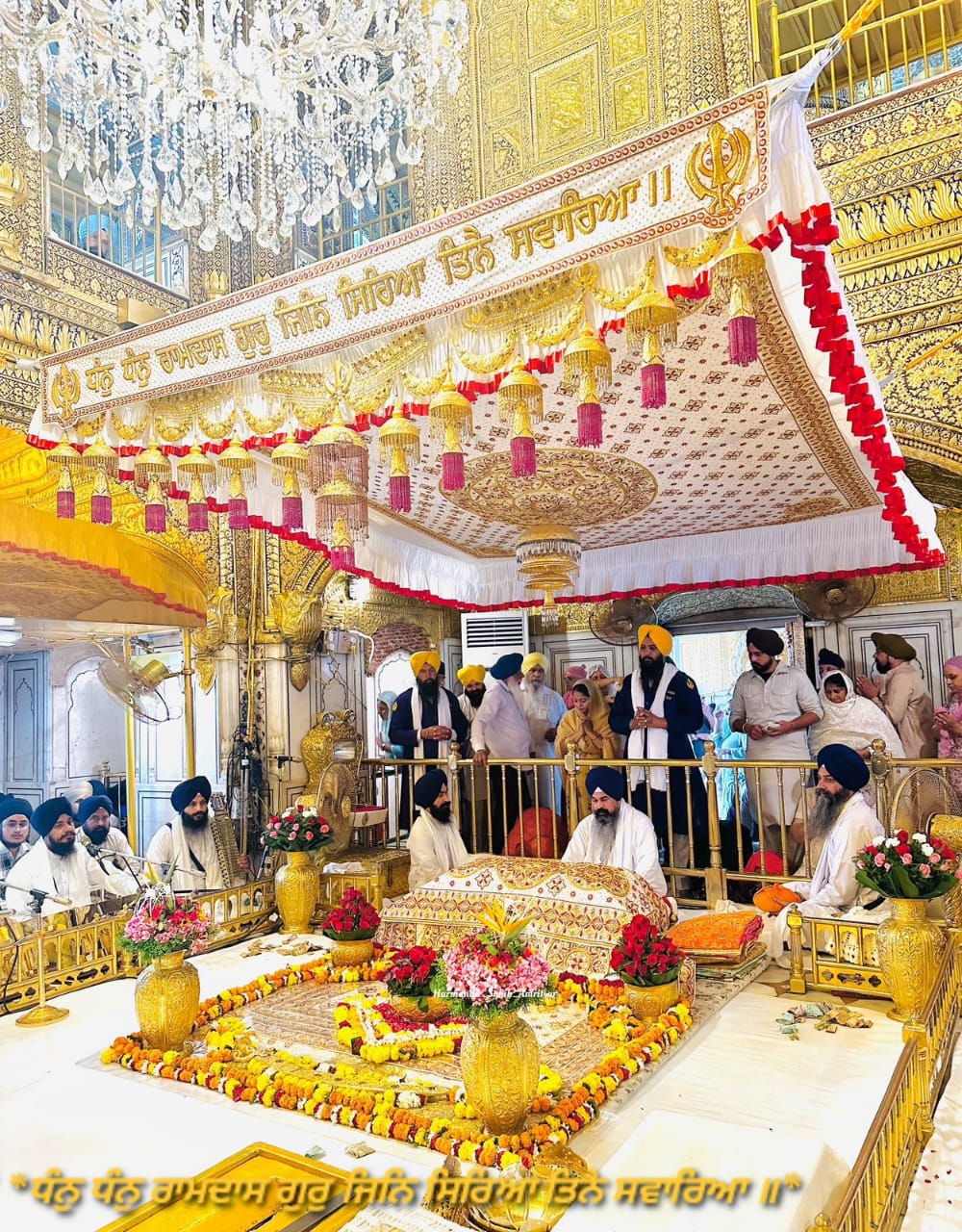 ਜੋ ਦਿਨ ਆਵਹਿ ਸੋ ਦਿਨ ਜਾਹੀ ॥ ਕਰਨਾ ਕੂਚੁ ਰਹਨੁ ਥਿਰੁ ਨਾਹੀ ॥ ਸੰਗੁ ਚਲਤ ਹੈ ਹਮ ਭੀ ਚਲਨਾ ॥